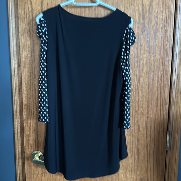 Cozy Collection Black/White polka dot cold shoulder tunic, never worn! Size Lg. - Picture 3 of 4